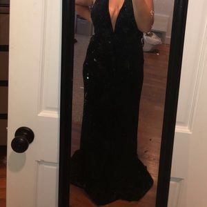 NEVER BEEN WORN PROM DRESS NEW W/O TAGS